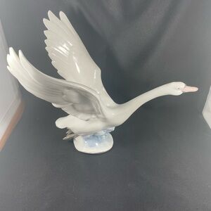 Rare Carl Scheisig Grafenthal GDR Swan Porcelain Figurine
